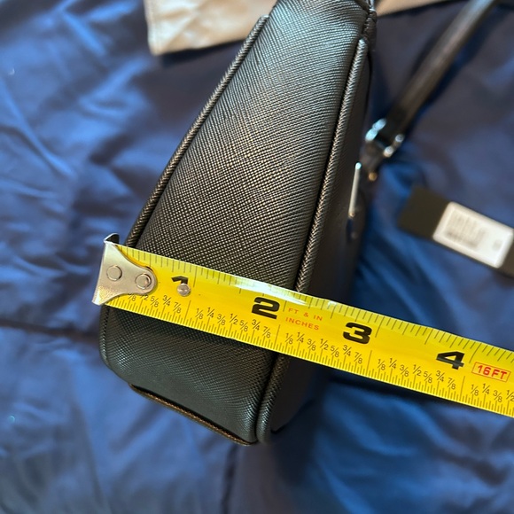 🟢 TAHARI • Black Cross Over Bag • Small - Picture 10 of 11